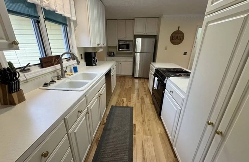Albany Cottage | Vacation Rental Retreat on 5 Acre Lake near Athens & Hocking Hills Pet Friendly