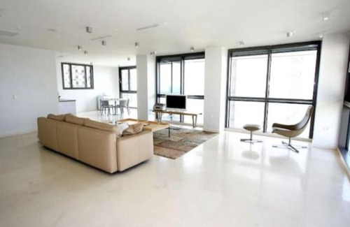 Old North Apartment | Vacation rentals by SeaN'Rent different locations