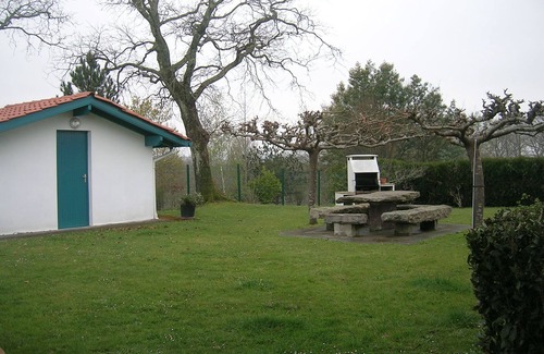 Arcangues Apartment | Vacation rentals in Arcangues apartment in a villa