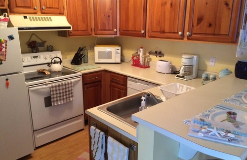 Selbyville House | Vacation Retreat! Home w/Pool, Hot Tub, Free WiFi, & Private Washer/Dryer
