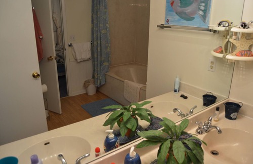 Selbyville House | Vacation Retreat! Home w/Pool, Hot Tub, Free WiFi, & Private Washer/Dryer