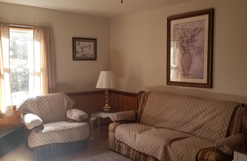 Mills River House | Vacation Retreat with all the amenities At a Great Price!
