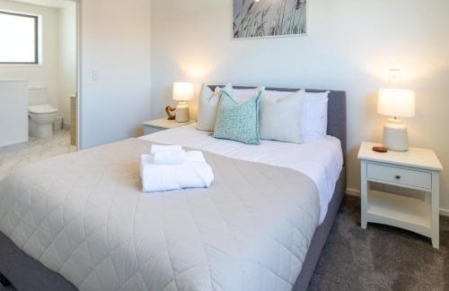 Upper Riccarton Apartment | Vacation Riccarton 2 bed 2 bath w/carpark