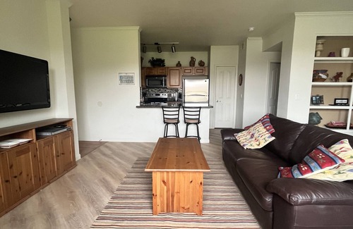 Foothills Condo | Vacation Spot! Poolside, Championship Golf in Ahwatukee