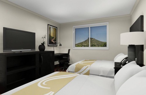 Castle Rock House | Vacation Starts Here! 3 Convenient units, Dining, Near Plum Creek Golf Course