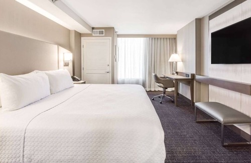 Downtown Denver Hotel | Vacation Starts Here! Near Larimer Square, Pet-Friendly, w/Outdoor Pool!
