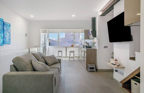 Playa Quemada Apartment | Vacation Studio 'Casa Mara 2' with Sea View, Wi-Fi and Air Conditioning