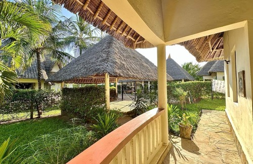 Diani Beach House | Vacation villa in Kenya in a fantastic location incl.Wlan +Smart TV Pay- TV