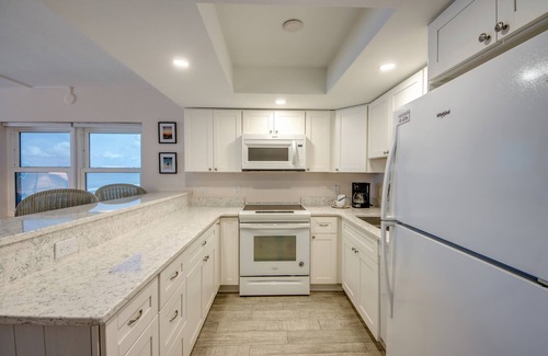 Fort Myers Beach Condo | Vacation Villas #535 - Beachfront Condo with Amazing View and Screened Lanai!
