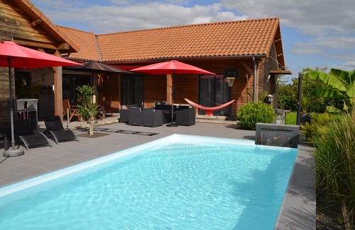 Lesmont House | Vacation villa with pool near Forêt d'Orient Champagne lakes