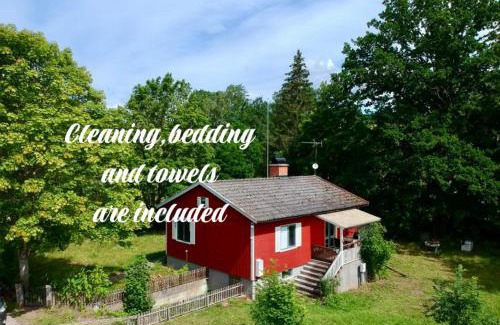 Blomstermala House | Vacation villa with fenced yard