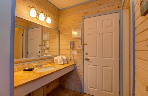 Brewer Hotel | Vacationland Inn & Suites