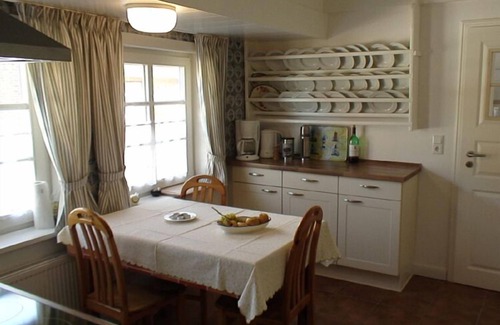 Suderende Apartment | Vacations in an old Frisian house in the old town center of Oldsum