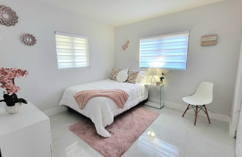 Tamiami House | Vacations in Miami 3/2 canal front home