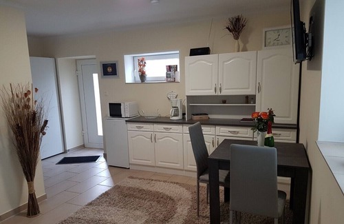 Frankenheim-Lindennaundorf Apartment | Vacations on a horse farm in the beautiful Leipzig Neuseenland - 2.5 km to the lake!