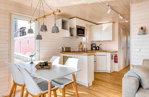 Fehmarnsund House | Vacations on a houseboat - pure relaxation for water and landlubbers alike!