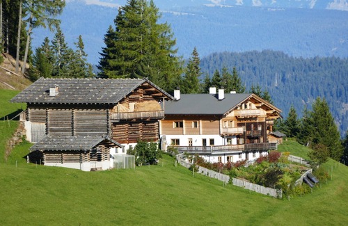 Santa Valburga Apartment | Vacations on the mountain farm in Ultental Valley in the Anna vacation apartment