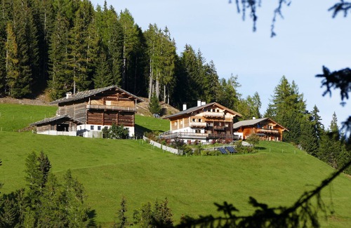 Santa Valburga Apartment | Vacations on the mountain farm in Ultental Valley in the Anna vacation apartment