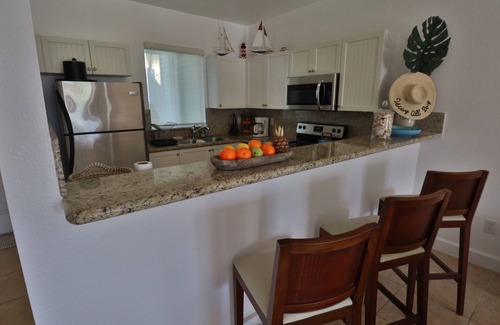 Alice Town Condo | Vacay All Day.Ocean View Condo