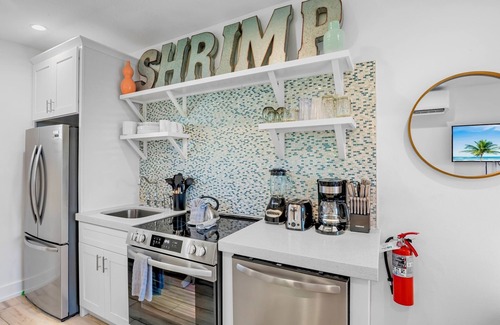Holmes Beach Villa | Vacay in luxury! So close to the beach!
