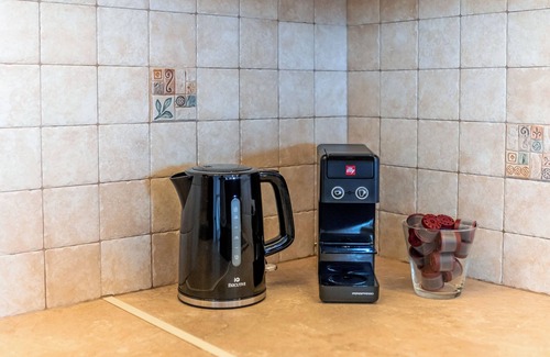 Firostefani Apartment | Vacay Suites *King Suite with Caldera View*