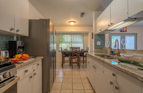 Live Oak House | VacayFunHouse between SA&New Braunfels w/King Bd