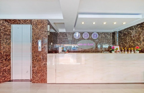 Makassar Hotel | Vaccinated Staff - Capital O 3380 Erin Int Hotel