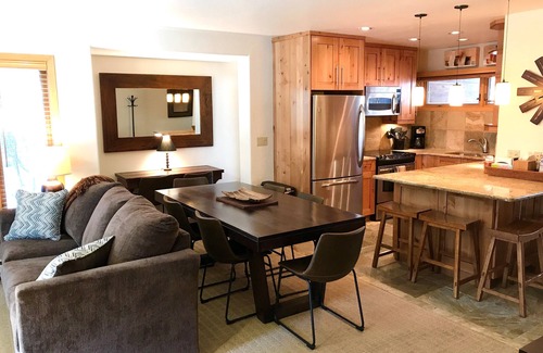 Vail Condo | Vail - Beautifully remodeled 2BR/2Bath - on Bus route to Vail village