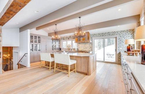 Highland Meadows House | Vail Mountain Retreat w/Hot Tub & Deck!