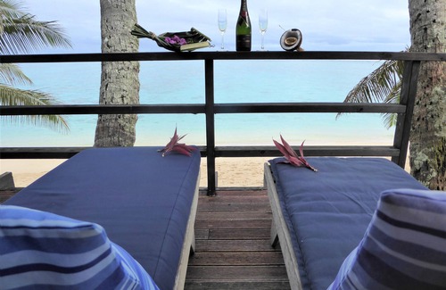 Tapere of Vaimaanga Villa | Vaka Tai - So Popular as 'on the beach' as you can get with Air Con & Free WIFI!