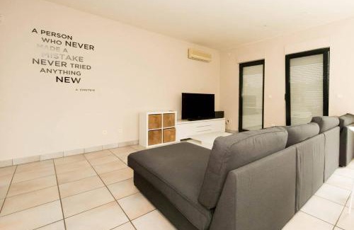 Houthalen Villa | Vakantiehuis Villa 1 - 11 beds, 17p, 2 Bath-, 1 Livingroom