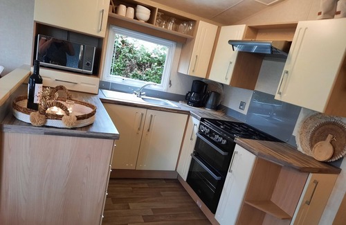 Sumar Ski Chalet | Vakantieoord Chalet With Veranda, Located in Friesland, Camping on the Lake