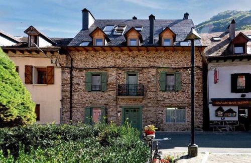 Les Apartment | Val Aran acogedor apartamento con vistas y jardín
