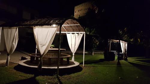 San Giovanni d'Asso Apartment | VAL D'ORCIA DELUXE 1 ELEGANTE CASA immersa nel verde con WiFi, giardino e parcheggio