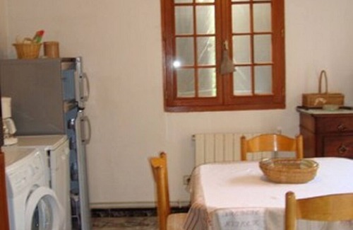 Nebian Apartment | Val'ombreuse : Maison Avec Jardin en Bord de Rivière