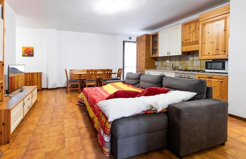 Taleggio House | Val Taleggio nel verde x8 persone con camino e Wifi