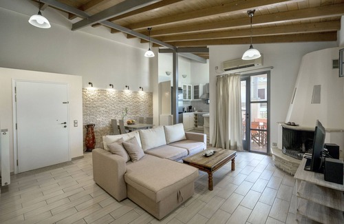 Agia Paraskevi Apartment | Valashouse
