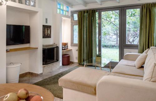 Agia Paraskevi Apartment | Valashouse