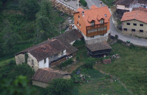 Vigidel Apartment | Valdecarzana Apartments. Braña La Viciella Senda del Oso, 3 km from San Martin.