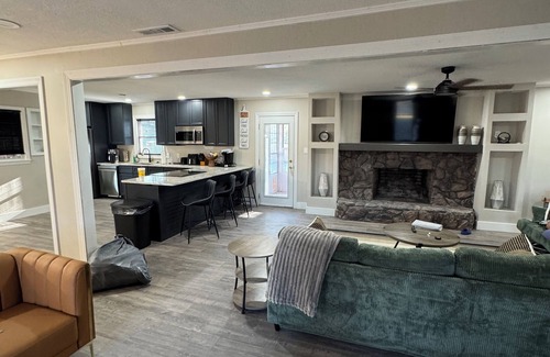Valdosta House | Valdosta Gem: Classic Design with Modern Comfort