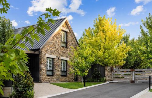 McLaren Vale House | Vale 194 - Luxury Accommodation in McLaren Vale - 5 holiday homes with king size beds