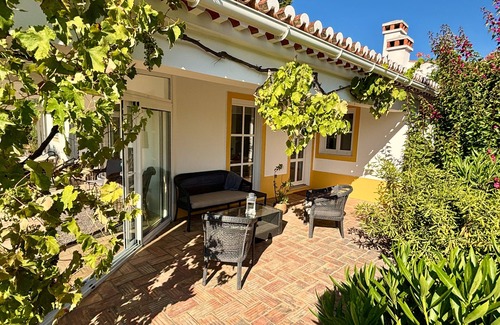 Abris House | Vale do Guizo Casa Poente, comfortable home in the countryside, close to the sea