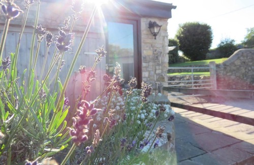 Llancarfan Cottage | Vale of Glamorgan - Cottage - Sleeps 4 - Parking