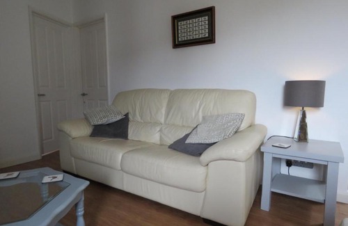 Llancarfan House | Vale of Glamorgan - Cottage - Sleeps 4 - Parking