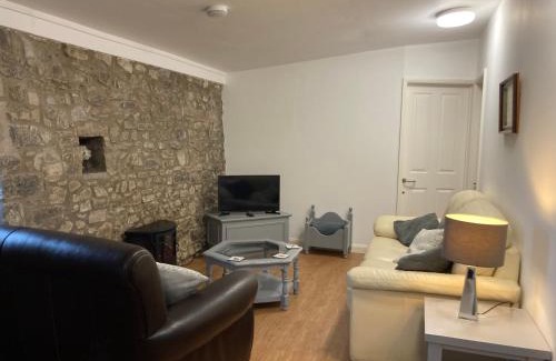 Llancarfan House | Vale of Glamorgan - Cottage - Sleeps 4 - Parking