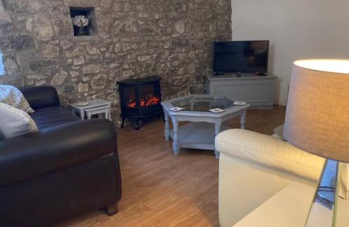 Llancarfan House | Vale of Glamorgan - Cottage - Sleeps 4 - Parking