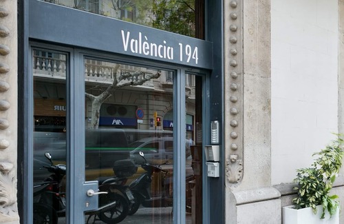 L'Antiga Esquerra de l'Eixample Apartment | Vale Suite 302 - 2 bedroom flat with balcony