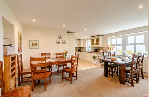 Glanton Apartment | Vale View - Five Bedroom Apartment, Sleeps 11