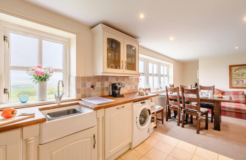 Glanton Apartment | Vale View - Five Bedroom Apartment, Sleeps 11