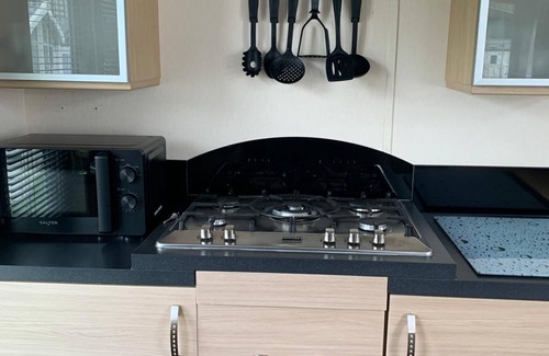 Clacton-on-Sea Cabin | VALENCIA 2 BEDROOMS LAKESIDE LODGE